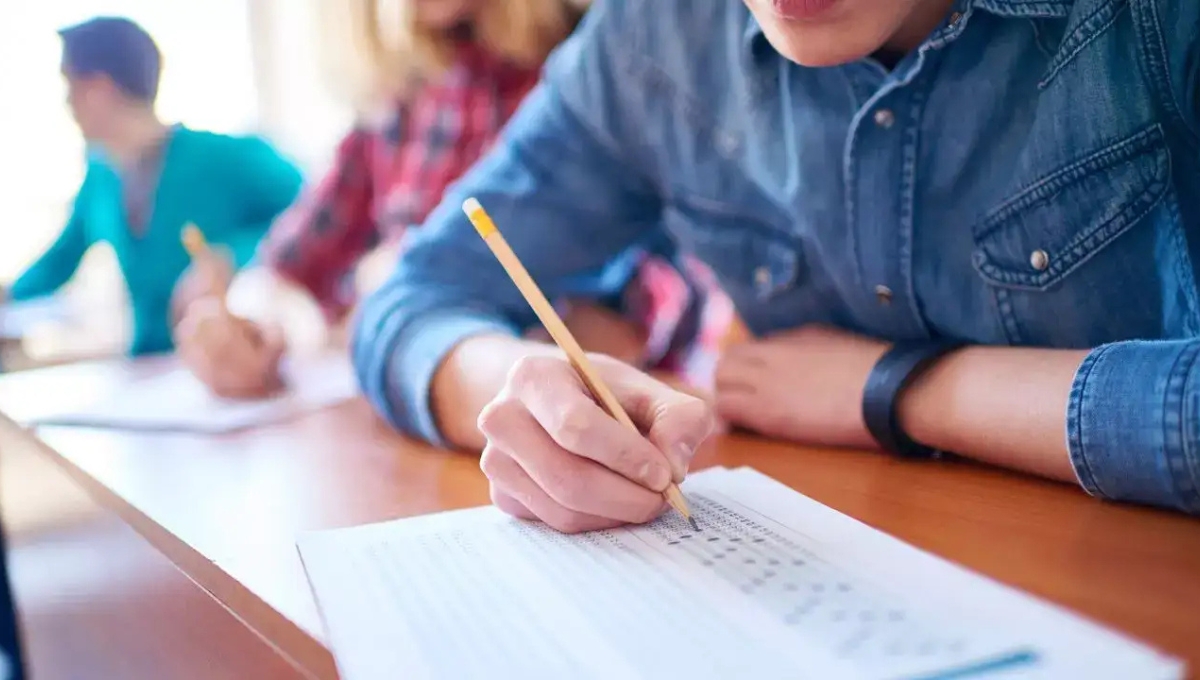 UPPSC RO/ARO Exam 2025: कड़ी निगरानी के बीच तैयार रहिए, हर हरकत पर रखी जाएगी नजर 