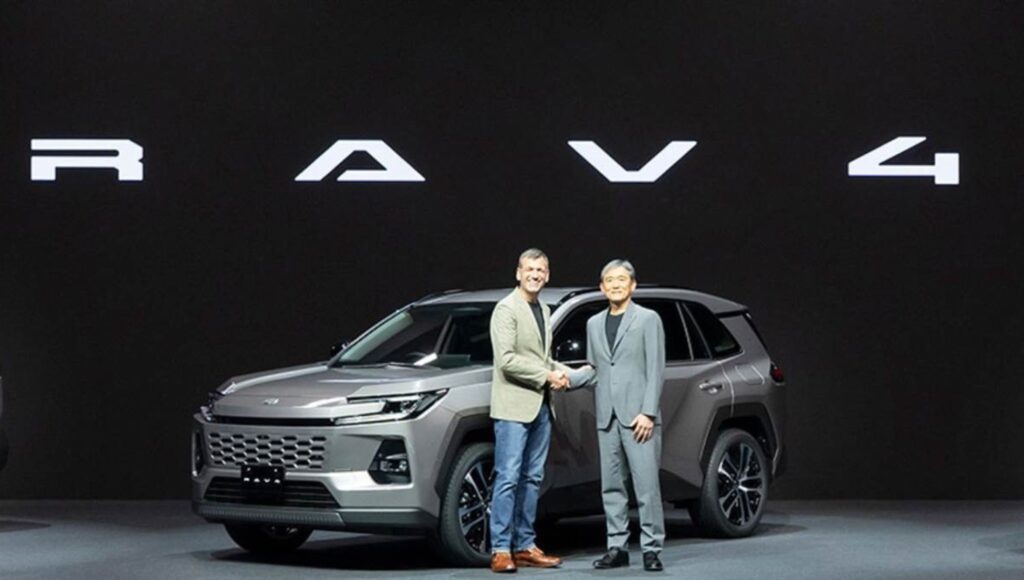 ₹50 लाख से कम में लॉन्च होगी Toyota RAV4 Hybrid 2025: पावर, लग्जरी और बचत सब कुछ एक ही SUV में, जानें कीमत और फीचर्स