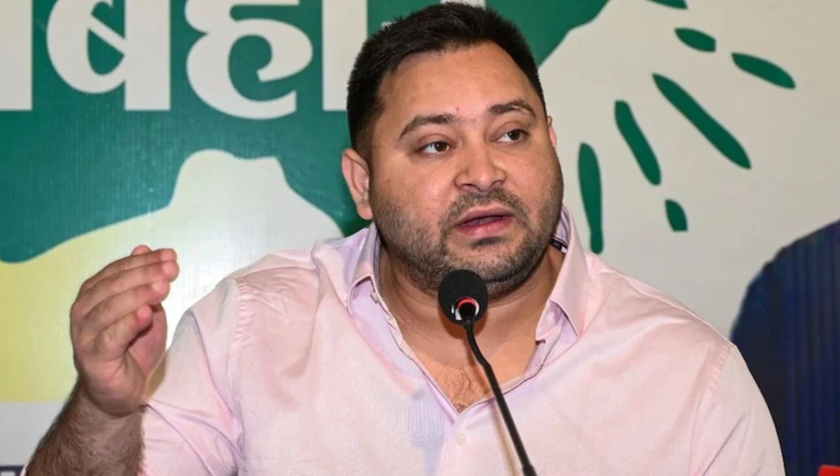 Two voter card case: तेजस्वी यादव को चुनाव आयोग का नोटिस, जवाब तलब 