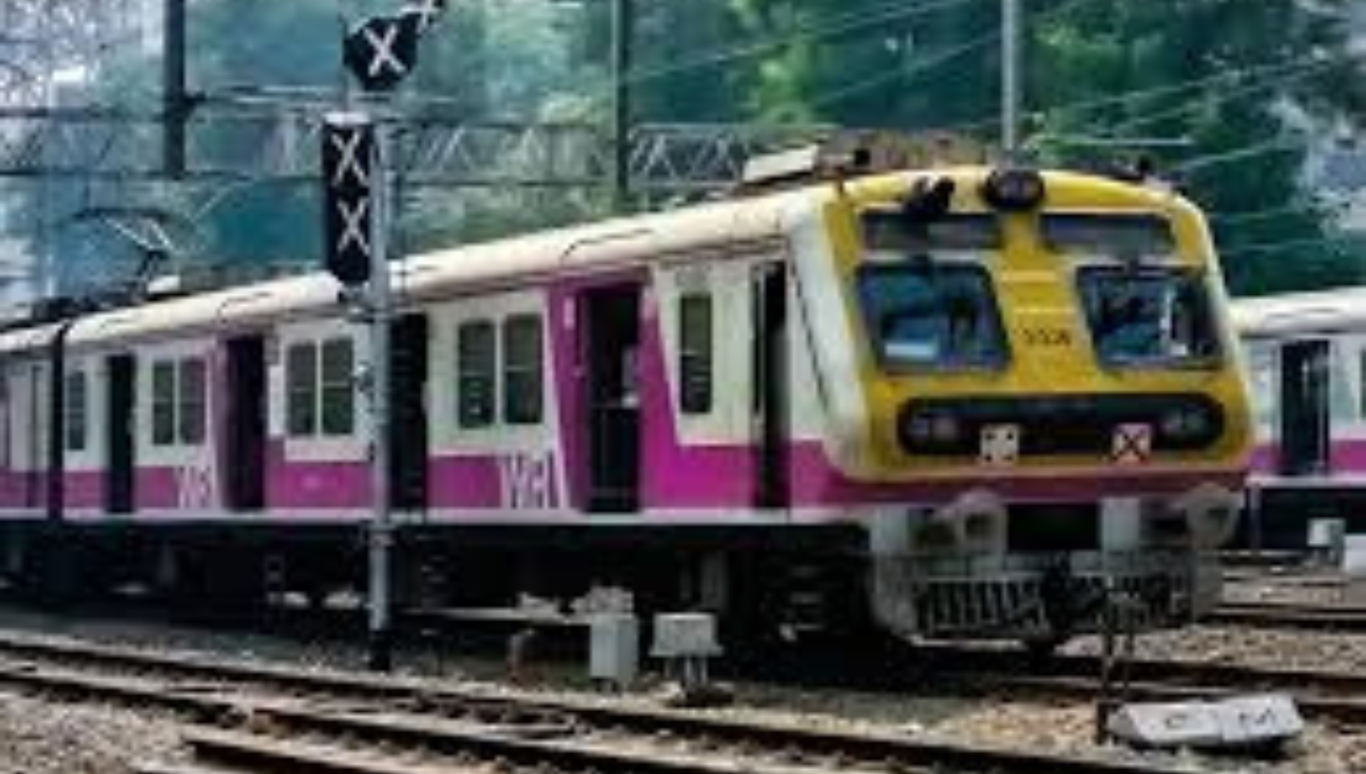 Mumbai के हार्बर और ट्रांस-हार्बर रेल सेवाएं ठप मेगा ब्लॉक से यात्रियों की मुश्किलें बढ़ीं

